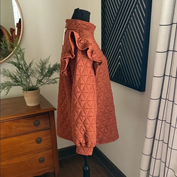 Lovelo Quilted Carmel brown Pullover with Ruffle Sleeves medium - Picture 3 of 11